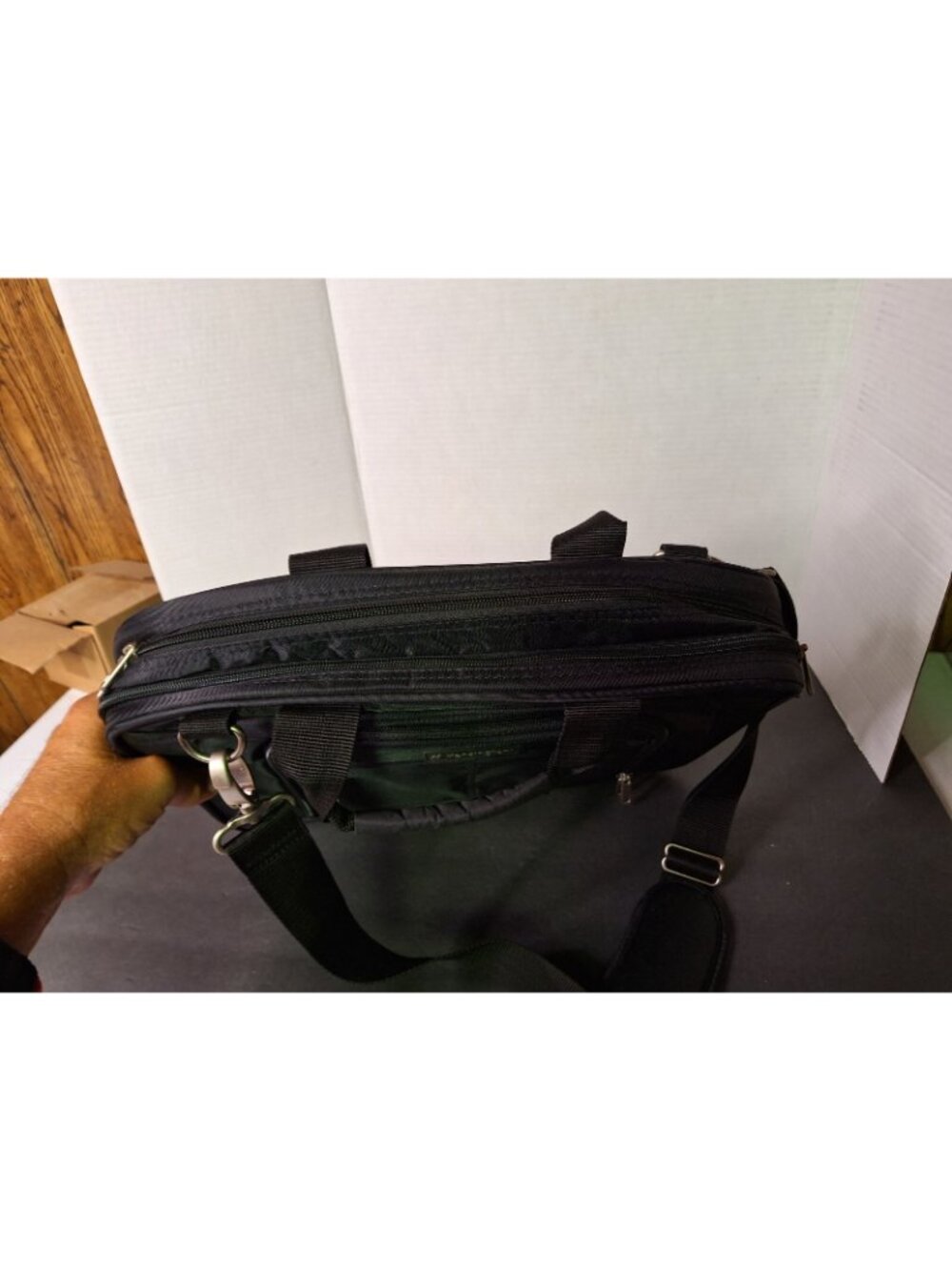 SIMPLY PORTABLE 40 CLASSIC LAPTOP CASE, 15-3/4 X 3-1/2 X 12-1/2, - Picture 6 of 9